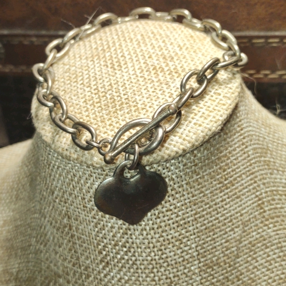 Beautiful engravable silver heart bracelet